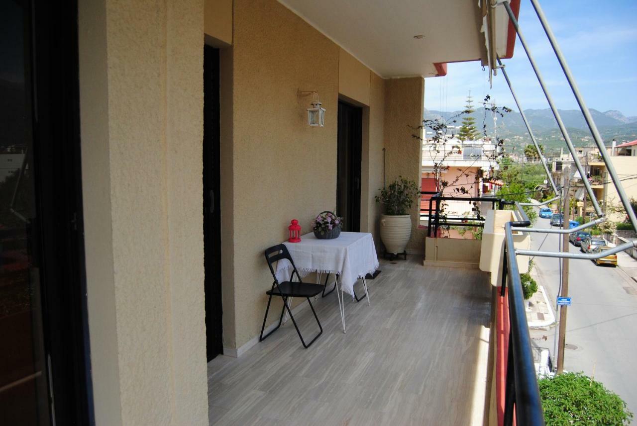 Apartment By The Beach Каламата Екстериор снимка