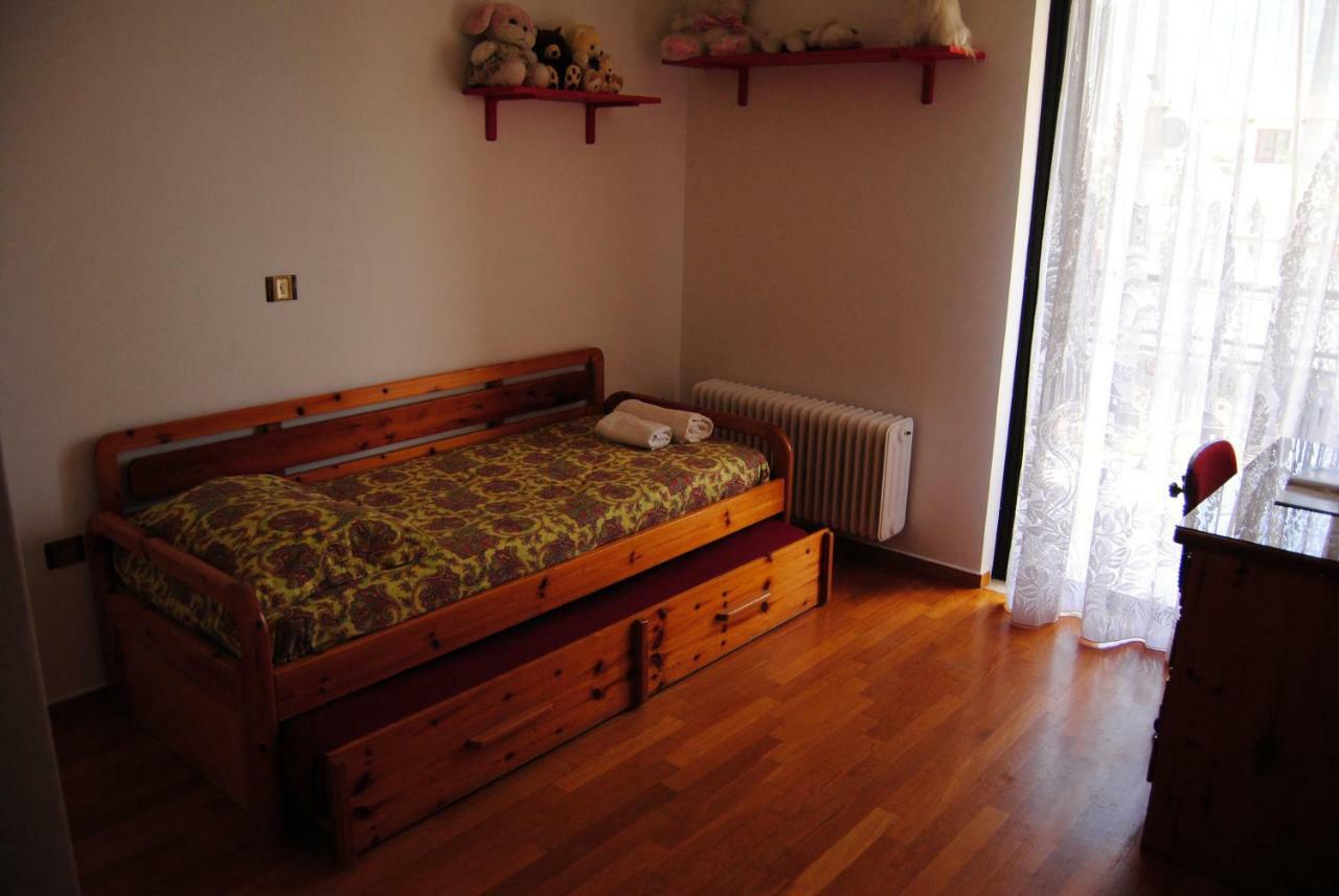 Apartment By The Beach Каламата Екстериор снимка