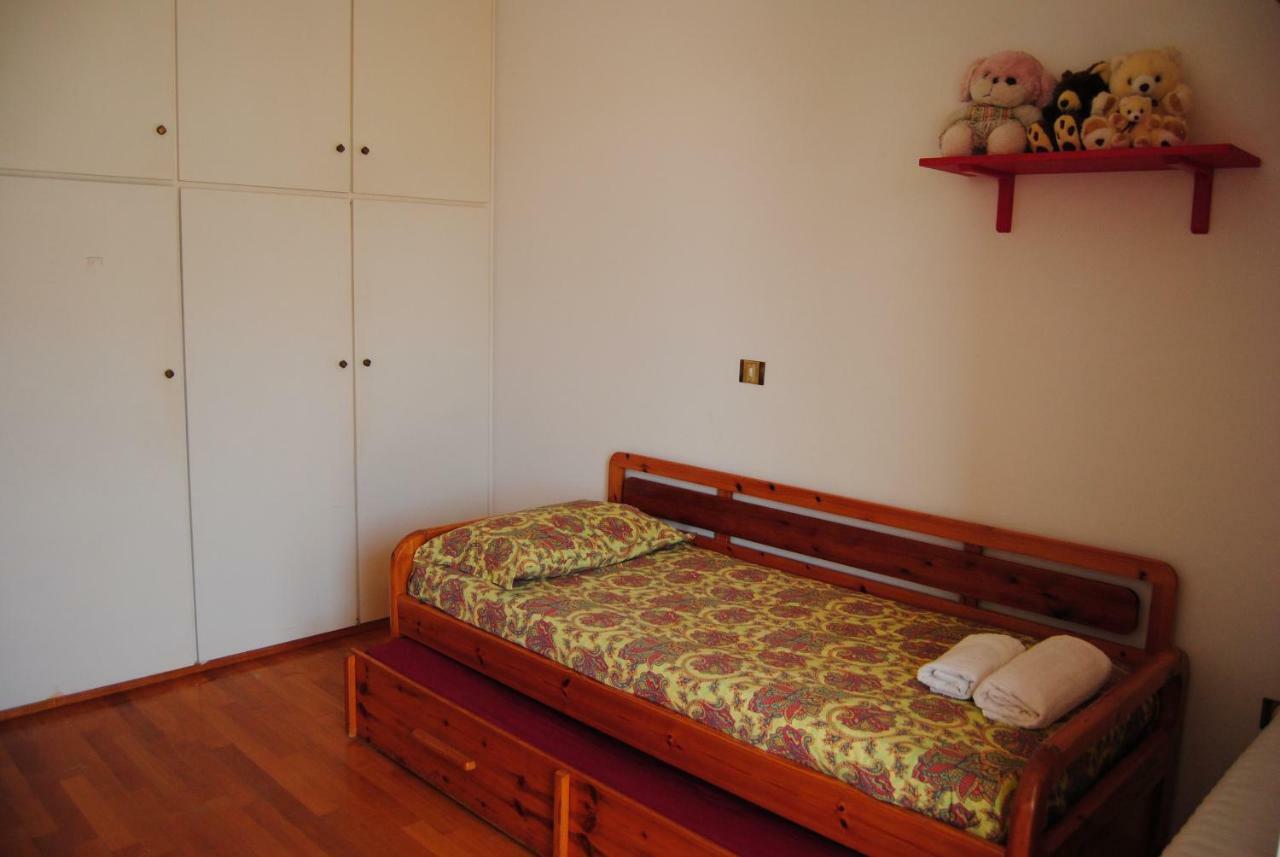 Apartment By The Beach Каламата Екстериор снимка