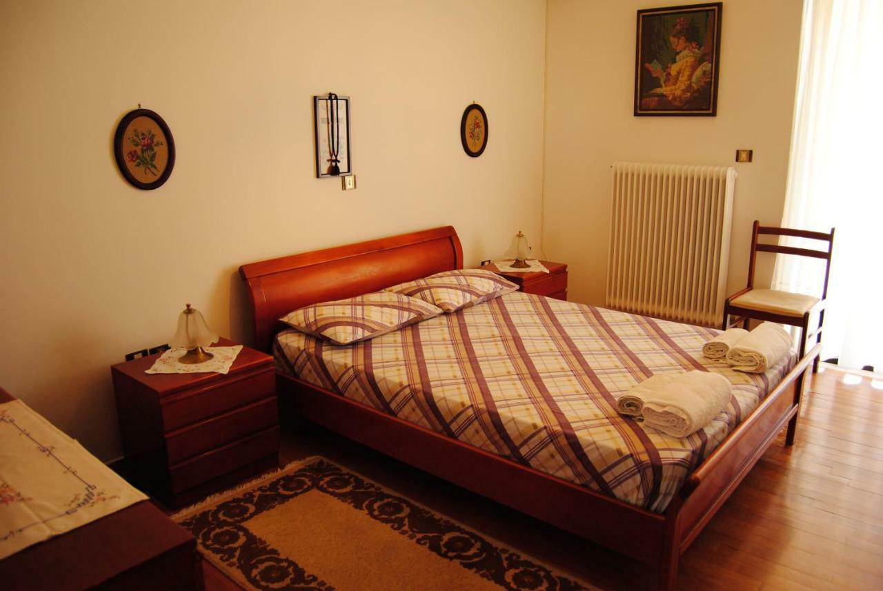 Apartment By The Beach Каламата Екстериор снимка